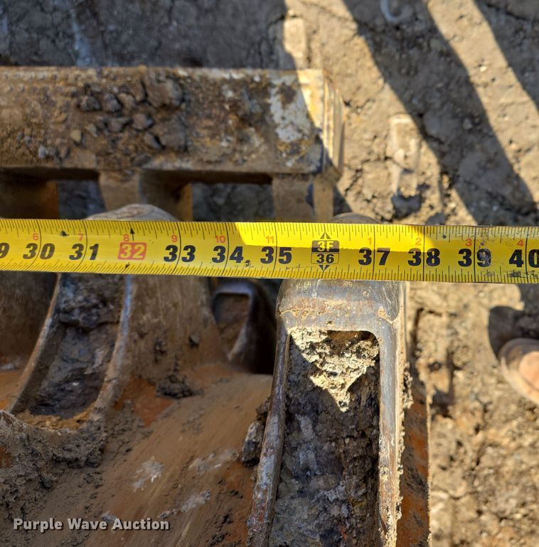 image for item EQ6762 2005 Caterpillar  815F soil compactor