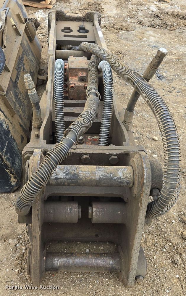 image for item EQ6764 NPK GH-10 breaker