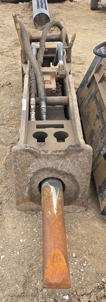 image for item EQ6764 NPK GH-10 breaker