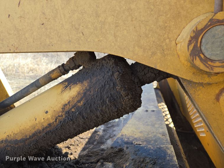 image for item EQ6765 2005 John Deere  1812C  scraper