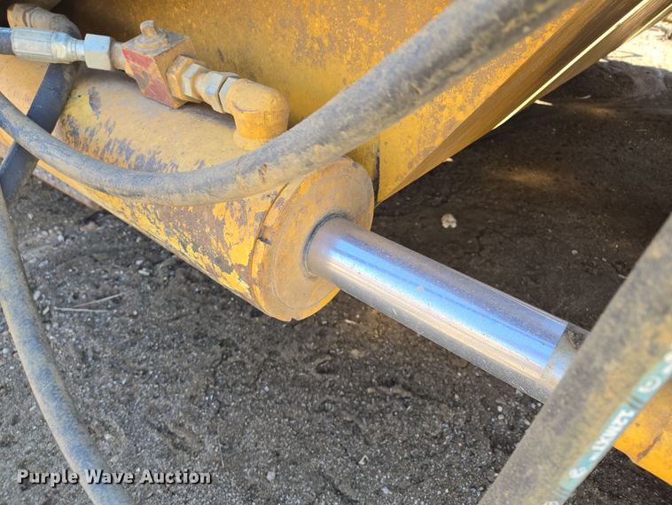 image for item EQ6765 2005 John Deere  1812C  scraper