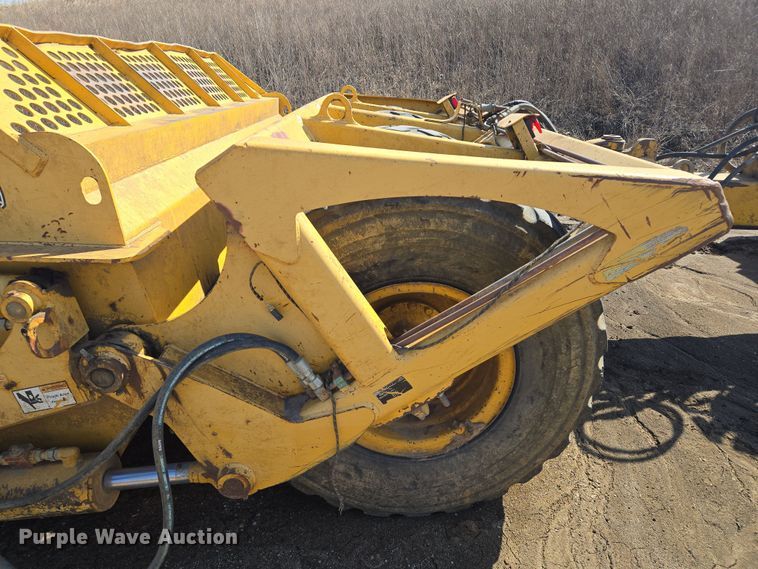 image for item EQ6765 2005 John Deere  1812C  scraper