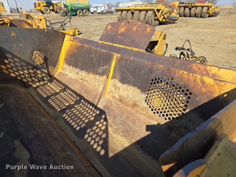 image for item EQ6765 2005 John Deere  1812C  scraper