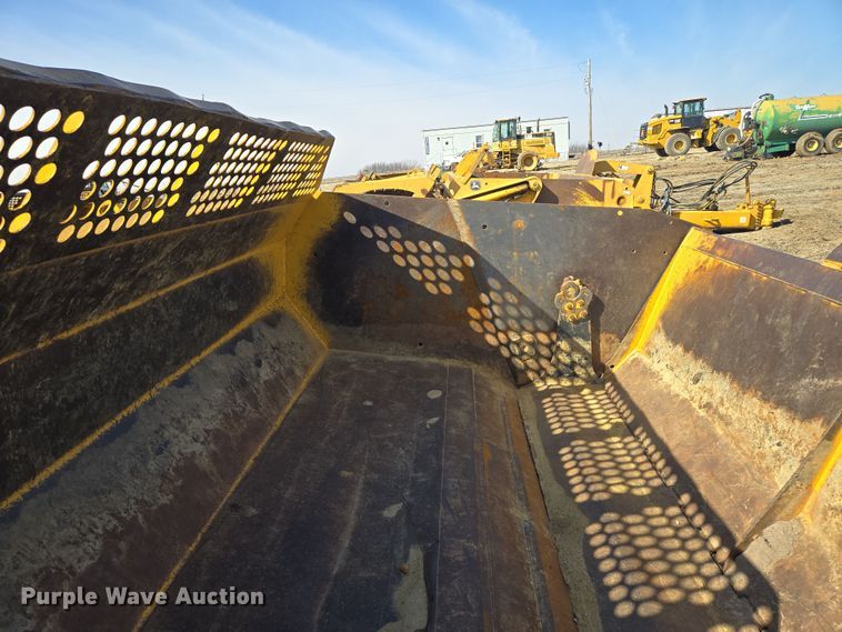 image for item EQ6765 2005 John Deere  1812C  scraper