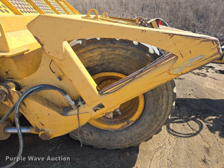 image for item EQ6765 2005 John Deere  1812C  scraper