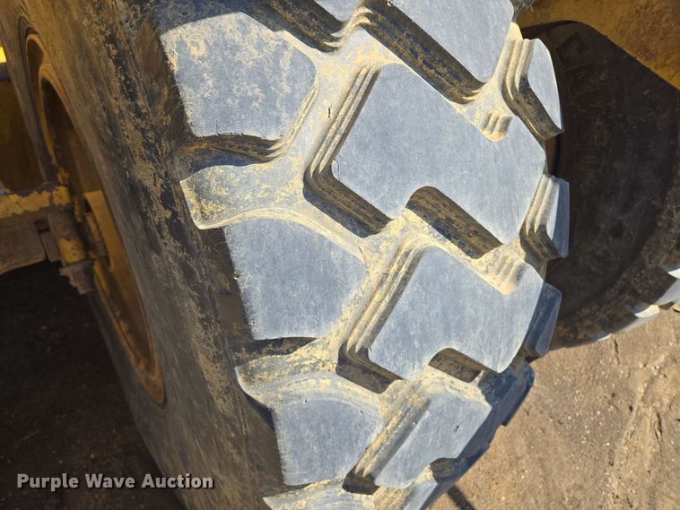 image for item EQ6765 2005 John Deere  1812C  scraper