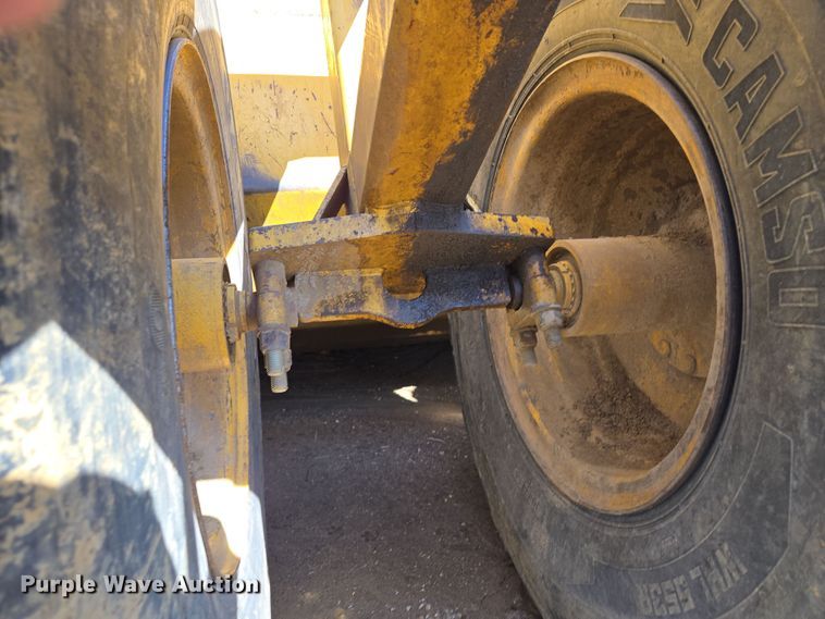 image for item EQ6765 2005 John Deere  1812C  scraper