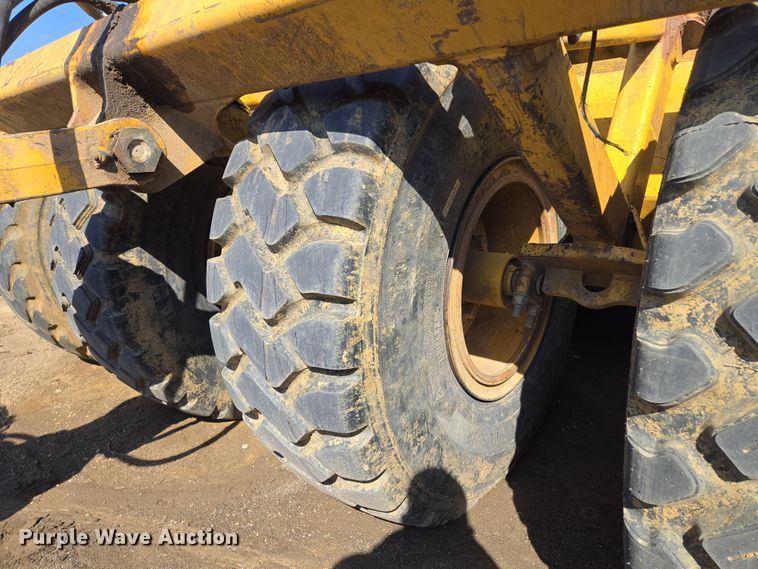 image for item EQ6765 2005 John Deere  1812C  scraper