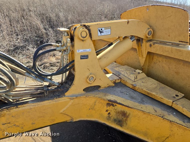 image for item EQ6766 2005 John Deere  1812C  scraper