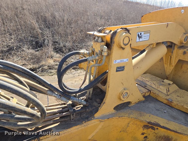 image for item EQ6766 2005 John Deere  1812C  scraper