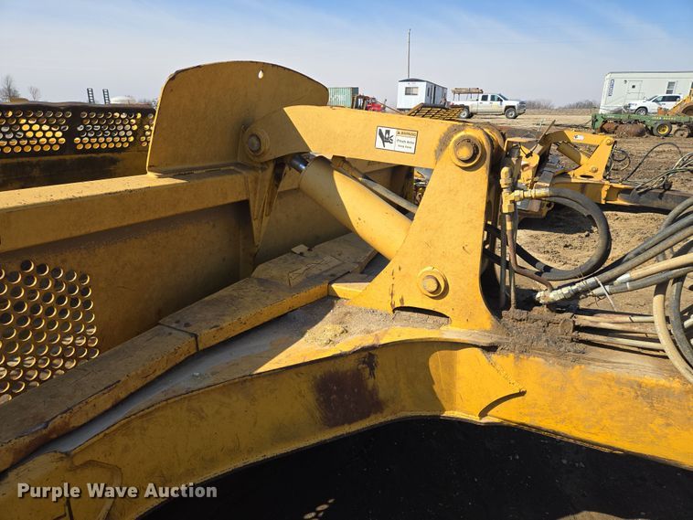 image for item EQ6766 2005 John Deere  1812C  scraper