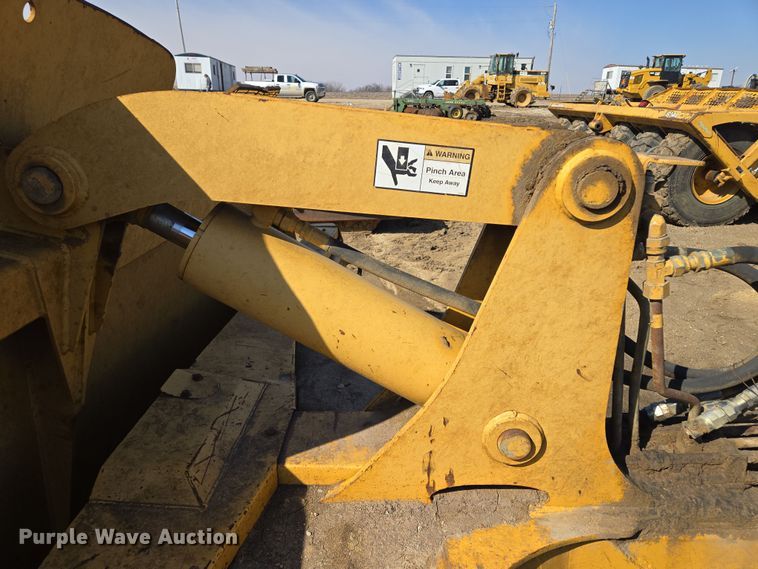 image for item EQ6766 2005 John Deere  1812C  scraper