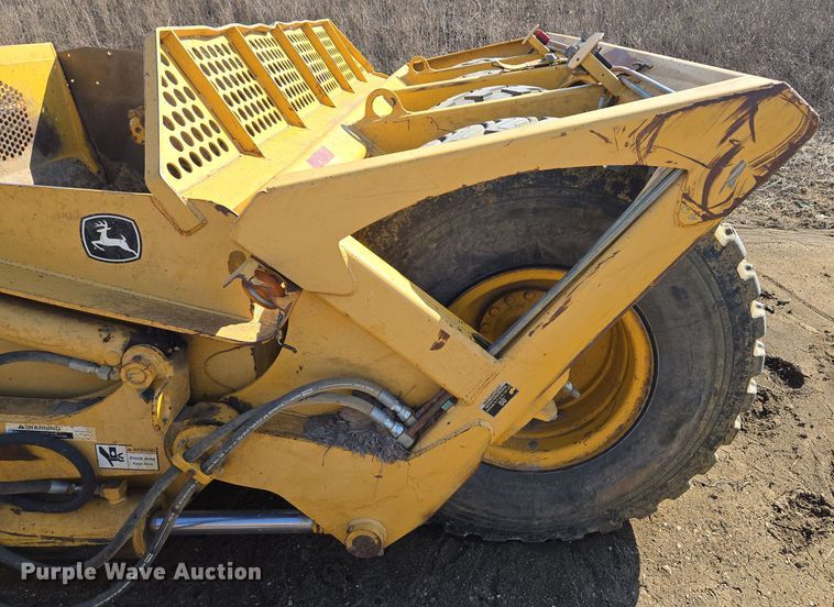 image for item EQ6766 2005 John Deere  1812C  scraper