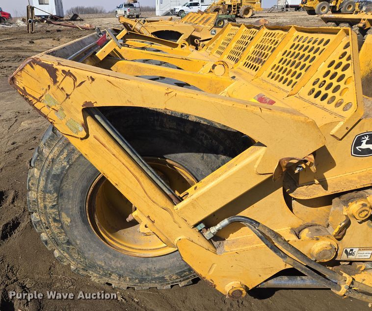 image for item EQ6766 2005 John Deere  1812C  scraper