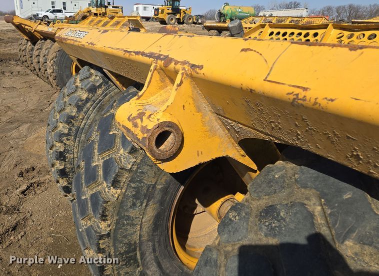 image for item EQ6766 2005 John Deere  1812C  scraper