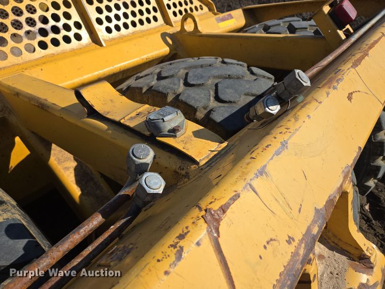 image for item EQ6766 2005 John Deere  1812C  scraper