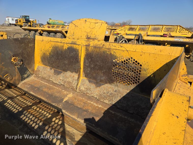 image for item EQ6766 2005 John Deere  1812C  scraper