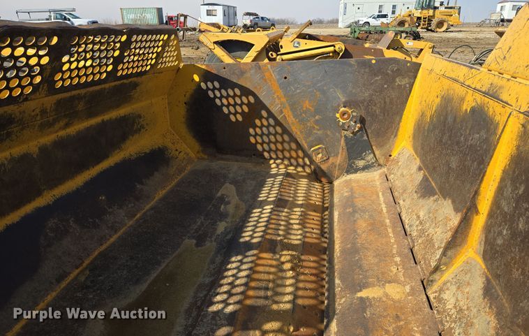 image for item EQ6766 2005 John Deere  1812C  scraper