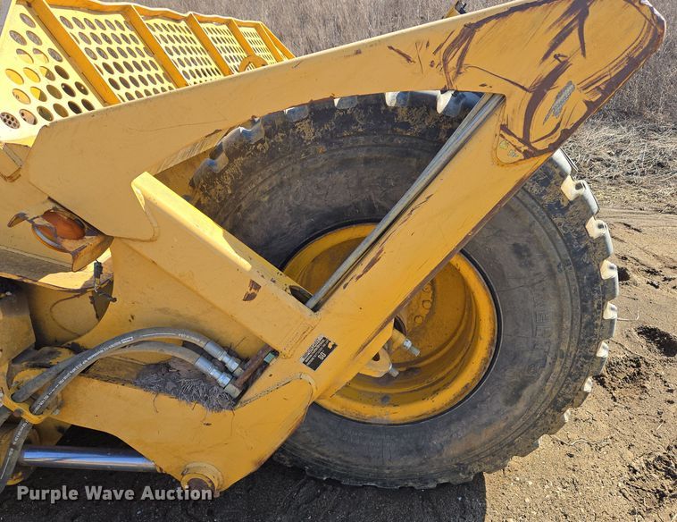 image for item EQ6766 2005 John Deere  1812C  scraper