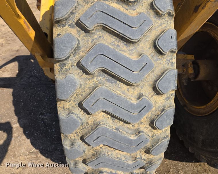 image for item EQ6766 2005 John Deere  1812C  scraper