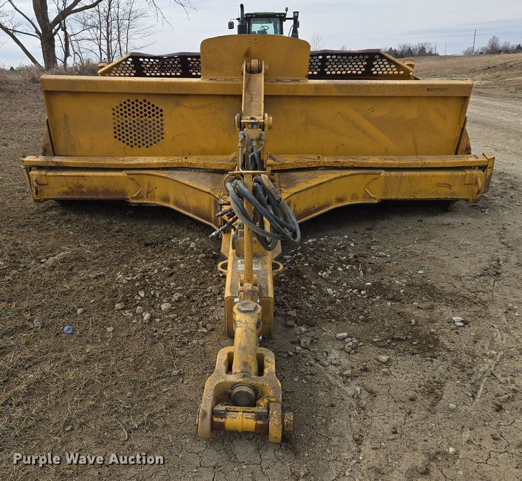 image for item EQ6770 2006 John Deere  1814C scraper