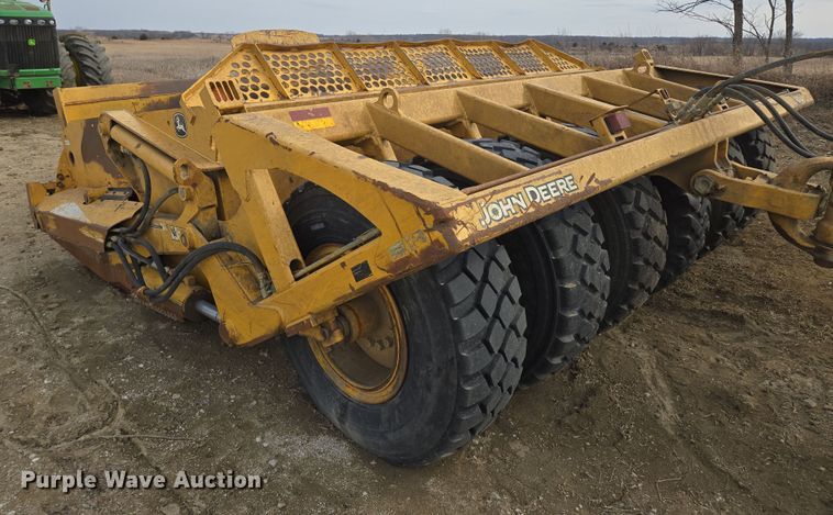 image for item EQ6770 2006 John Deere  1814C scraper