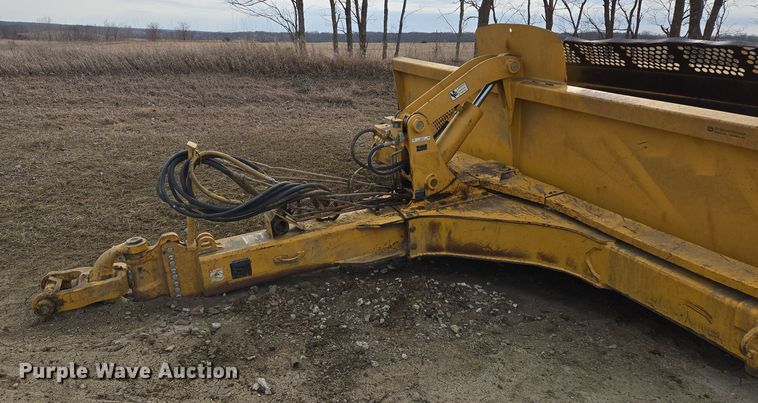 image for item EQ6770 2006 John Deere  1814C scraper