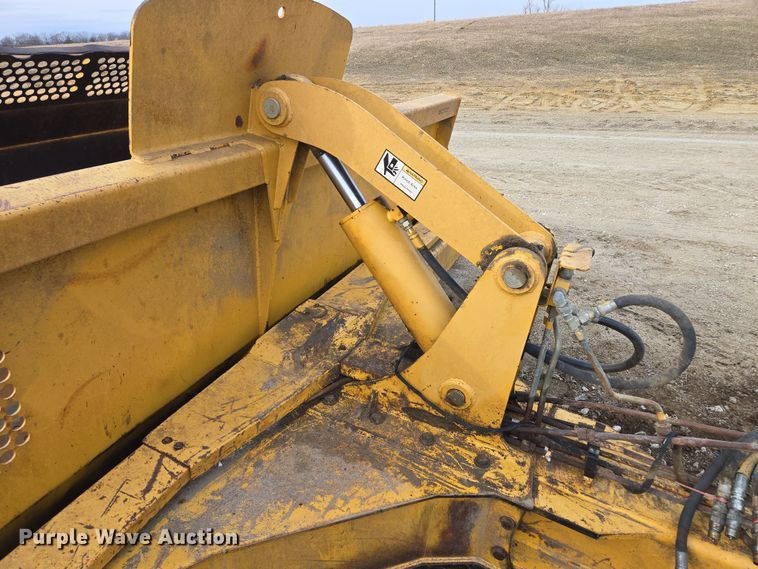 image for item EQ6770 2006 John Deere  1814C scraper