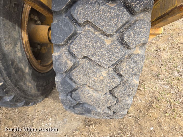 image for item EQ6770 2006 John Deere  1814C scraper