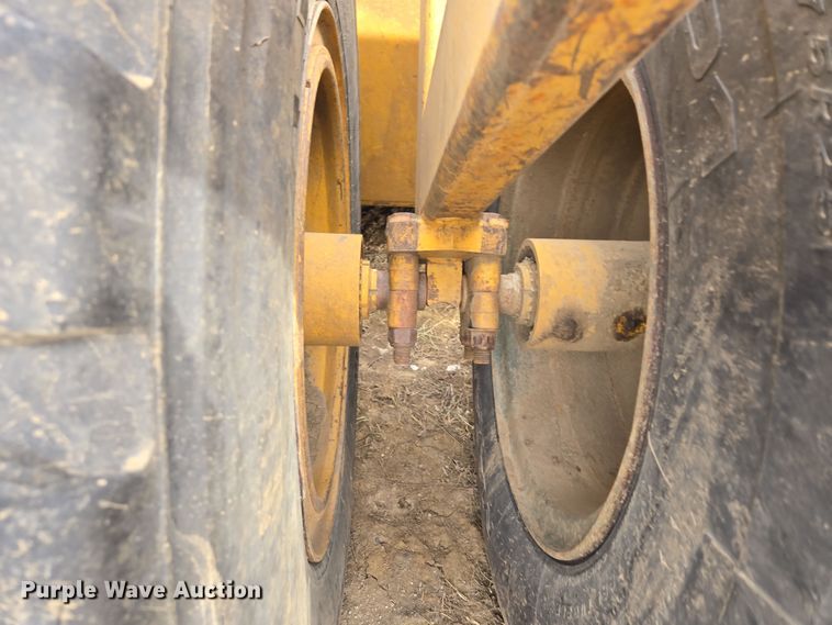 image for item EQ6770 2006 John Deere  1814C scraper