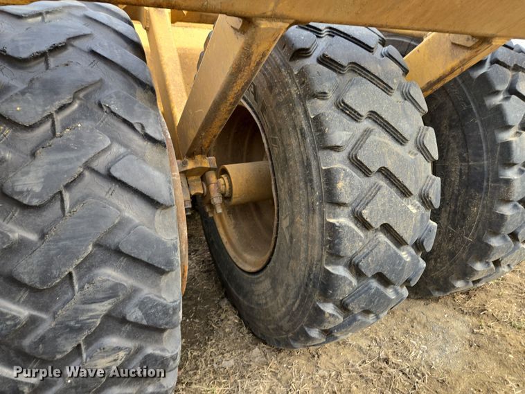 image for item EQ6770 2006 John Deere  1814C scraper