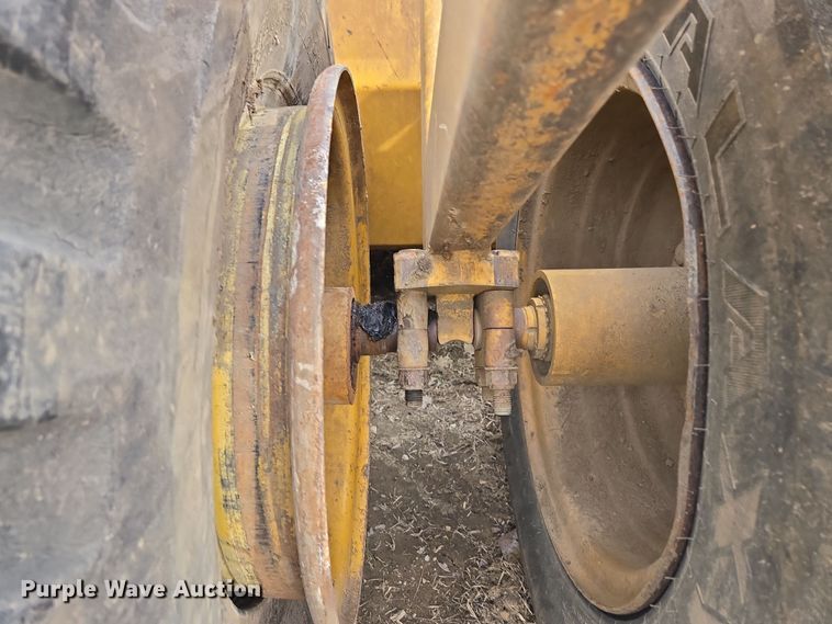 image for item EQ6770 2006 John Deere  1814C scraper