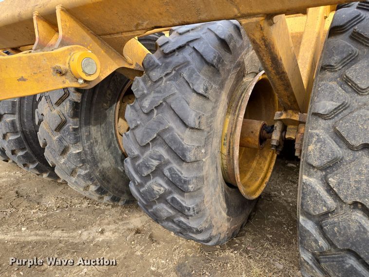 image for item EQ6770 2006 John Deere  1814C scraper