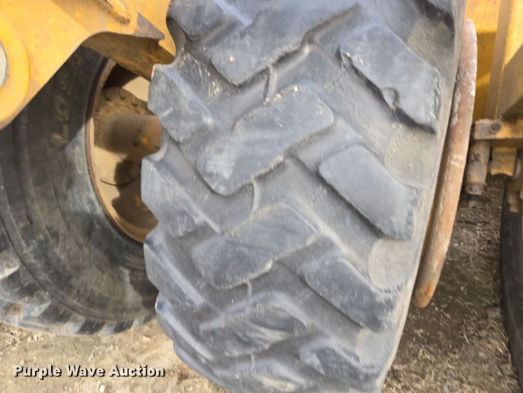 image for item EQ6770 2006 John Deere  1814C scraper