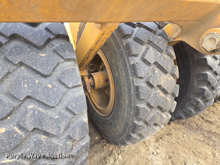 image for item EQ6770 2006 John Deere  1814C scraper