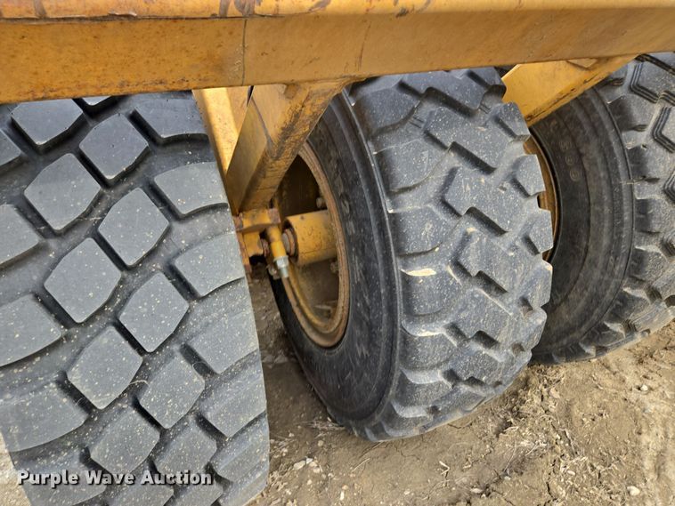 image for item EQ6770 2006 John Deere  1814C scraper