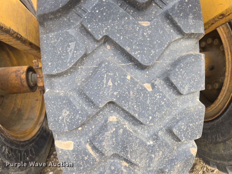 image for item EQ6770 2006 John Deere  1814C scraper