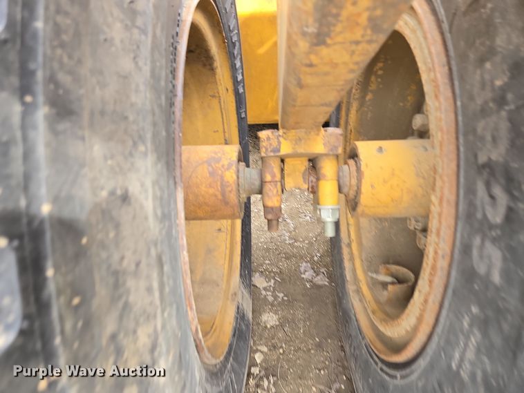 image for item EQ6770 2006 John Deere  1814C scraper