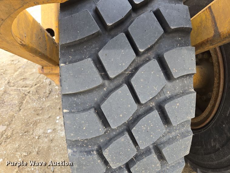 image for item EQ6770 2006 John Deere  1814C scraper