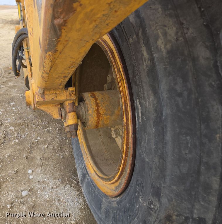 image for item EQ6770 2006 John Deere  1814C scraper