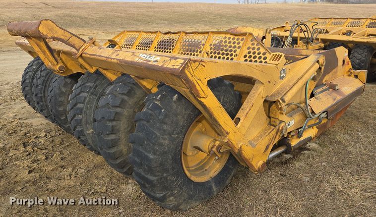 image for item EQ6771 2006 John Deere  1814C scraper