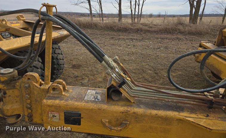 image for item EQ6771 2006 John Deere  1814C scraper