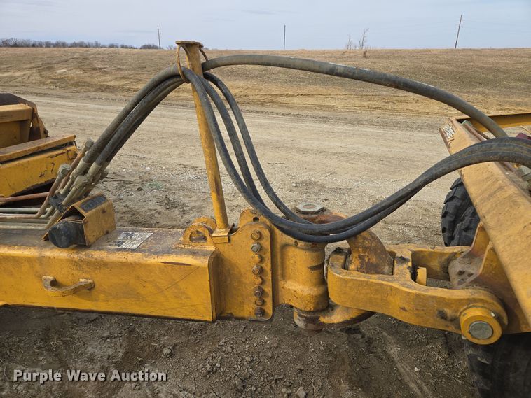 image for item EQ6771 2006 John Deere  1814C scraper