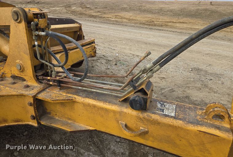 image for item EQ6771 2006 John Deere  1814C scraper