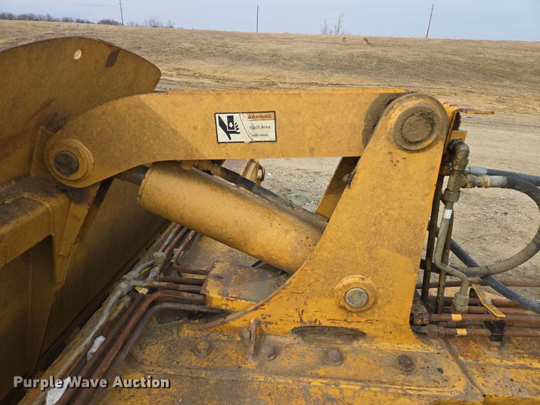 image for item EQ6771 2006 John Deere  1814C scraper