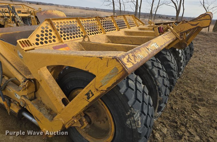 image for item EQ6771 2006 John Deere  1814C scraper