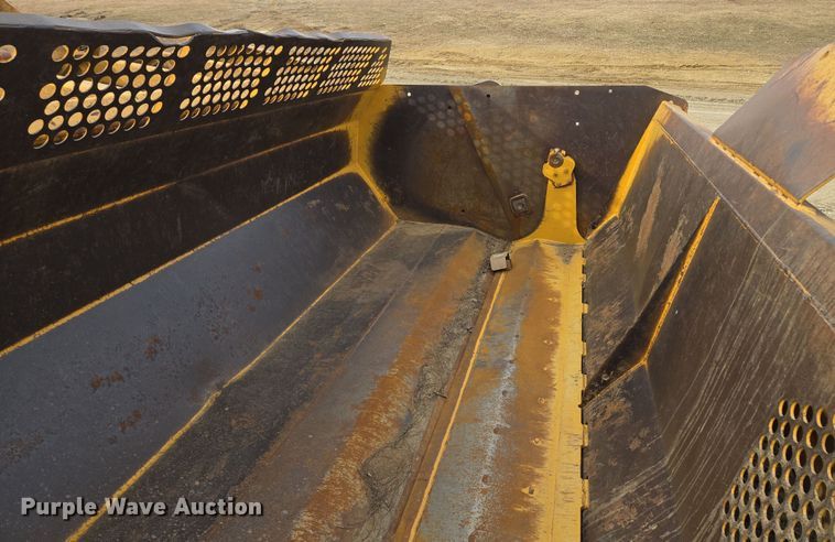 image for item EQ6771 2006 John Deere  1814C scraper