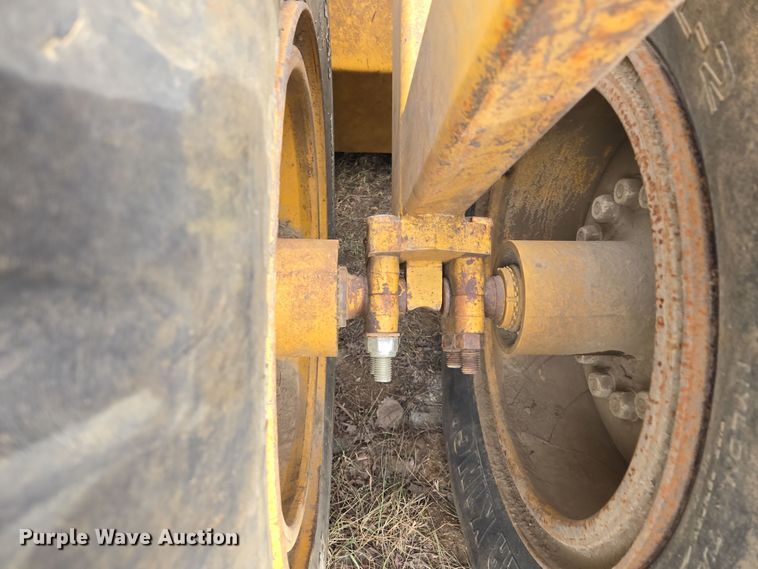 image for item EQ6771 2006 John Deere  1814C scraper