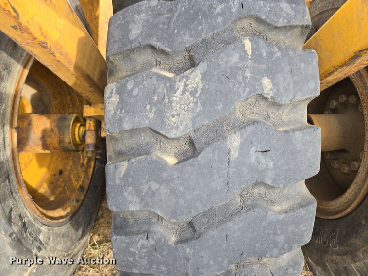 image for item EQ6771 2006 John Deere  1814C scraper