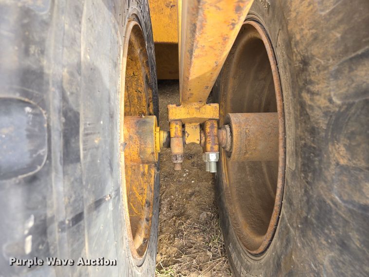 image for item EQ6771 2006 John Deere  1814C scraper